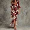 Damen Lässiges V-Ausschnitt Figurbetontes Maxikleid mit Blumendruck, geraffter Taille und Rüschen-Halbärmeln für den Alltag