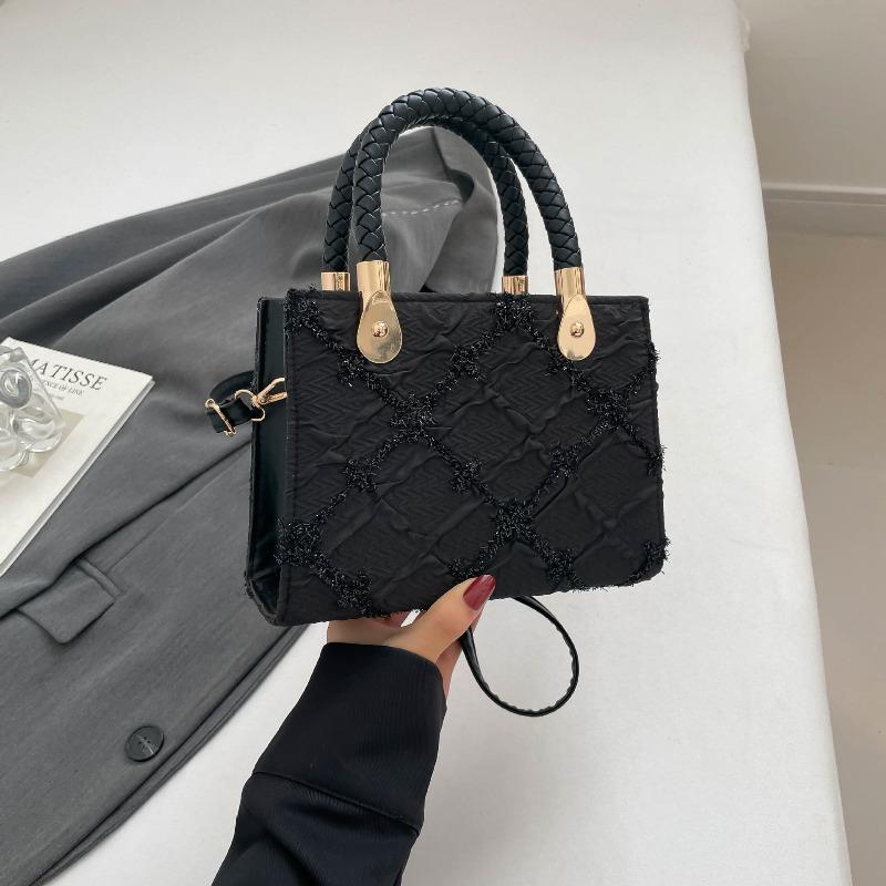 Handheld small bag women s popular new fashion ins trendy fashion shoulder bag commuter messenger small square bag чёрный