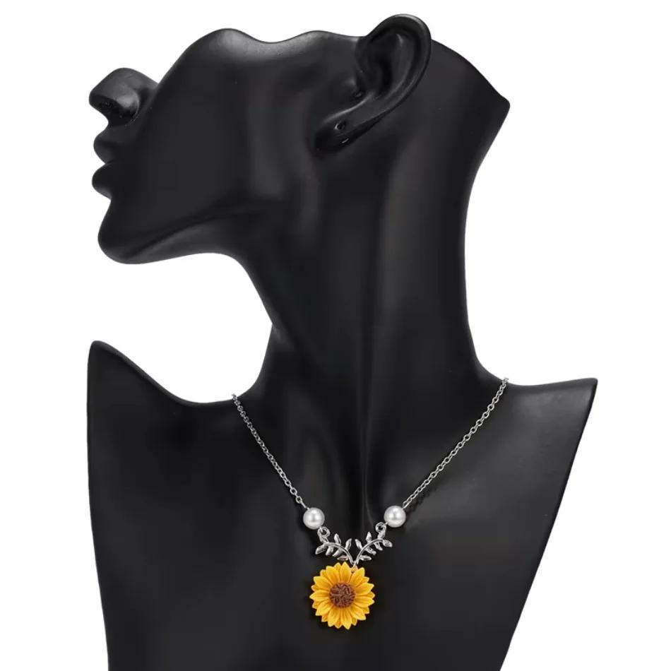 1 Pcs Pearl New Creative Sunflower Pendant Necklaces Vintage Fashion Daily Jewelry Temperament Cute Sweater Necklaces for Women