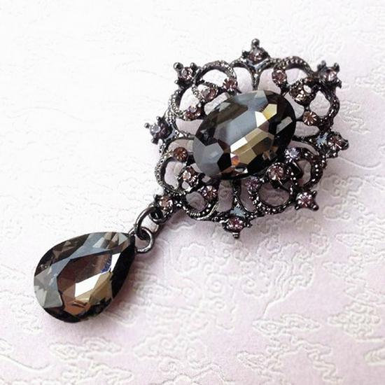 Elegant Retro Water Drop Crystal Brooch: Versatile Rhinestone Corsage Pin for Clothing