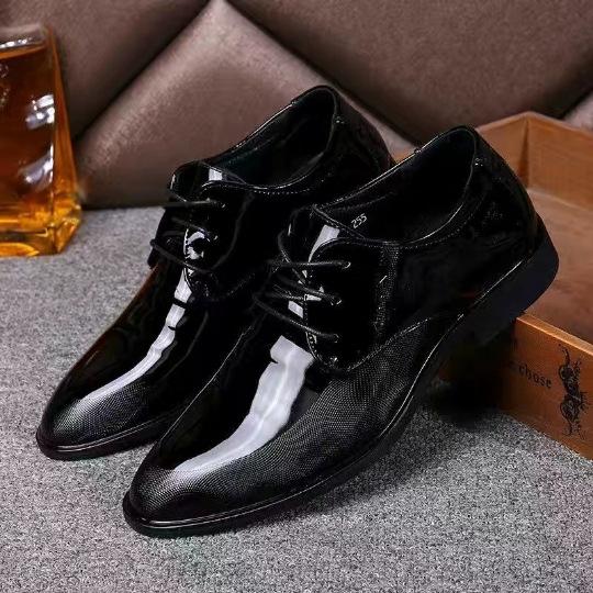 

Autumn new men s shoes large size engraved business dress 2025 Brock casual leather shoes men s wedding shoes 48