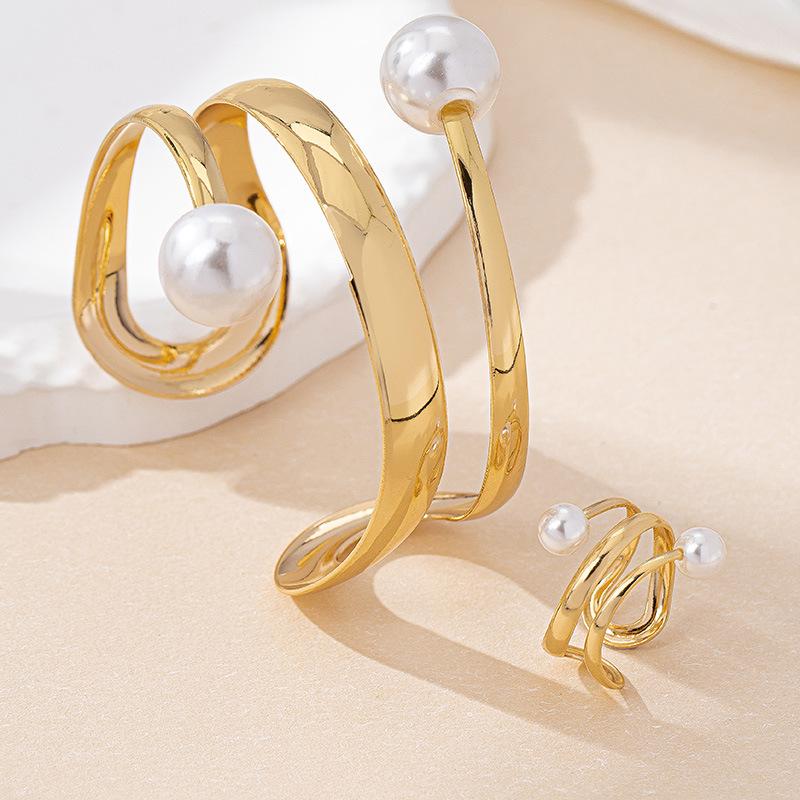 2pcs New Exaggerated Fashion Imitation Pearls Geometric Metal Bangles Hip Hop Punk Wrap Bangles For Women Jewelry accessories