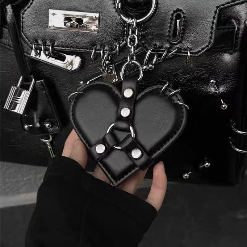 Y2K Rivet Heart Bag Charm Punk Gothic Leather Heart Keychain Black Red Bag Pendant Bag Hanging