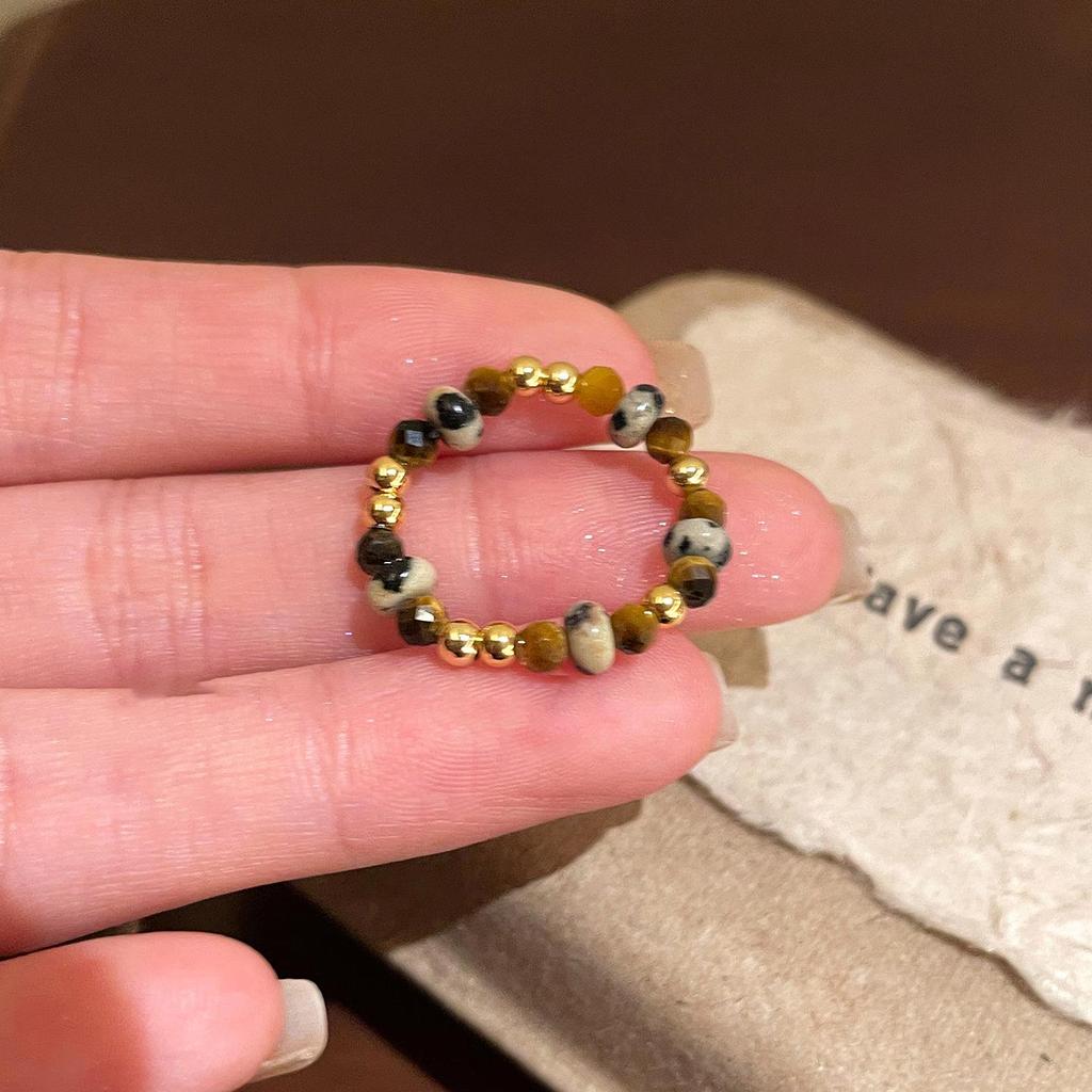 Tiger's Eye Beaded Heart Elastic Cord Ring—Chic, Versatile Retro Jewelry for Fashion-Forward Index Fingers.