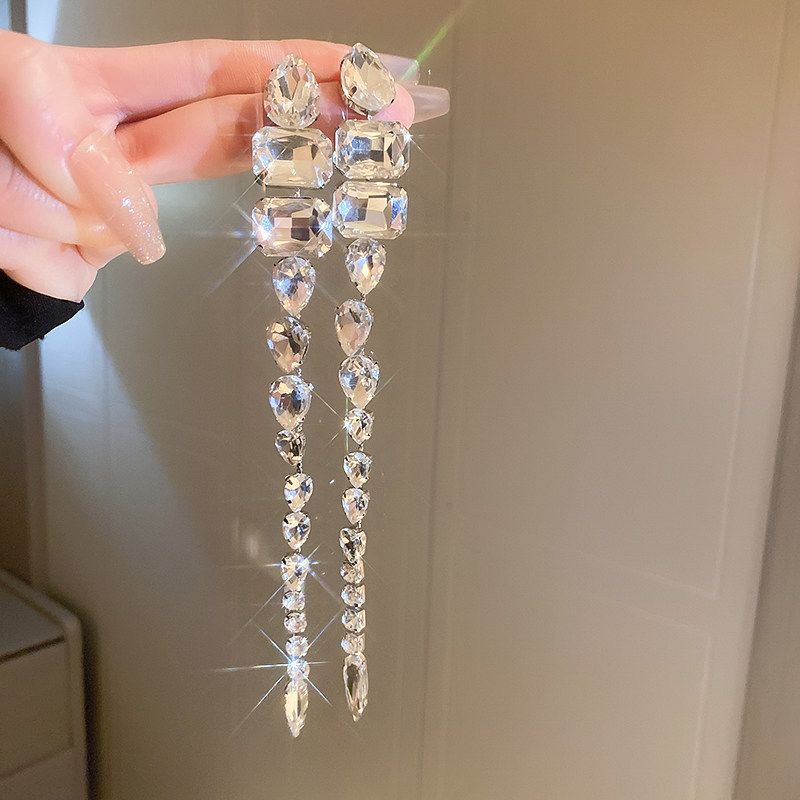 

Fashion Rhinestone Earrings Accessible Luxury Fancy High-Key Eardrop 2025 New Arrival Best Selling Niche Style Unique Earrings for Summer Women Silver