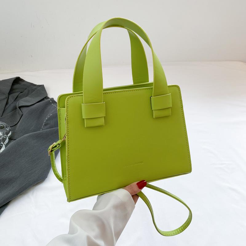 

Korean version niche retro bag women s 2025 new simple fashion shoulder messenger bag casual commuter small square bag