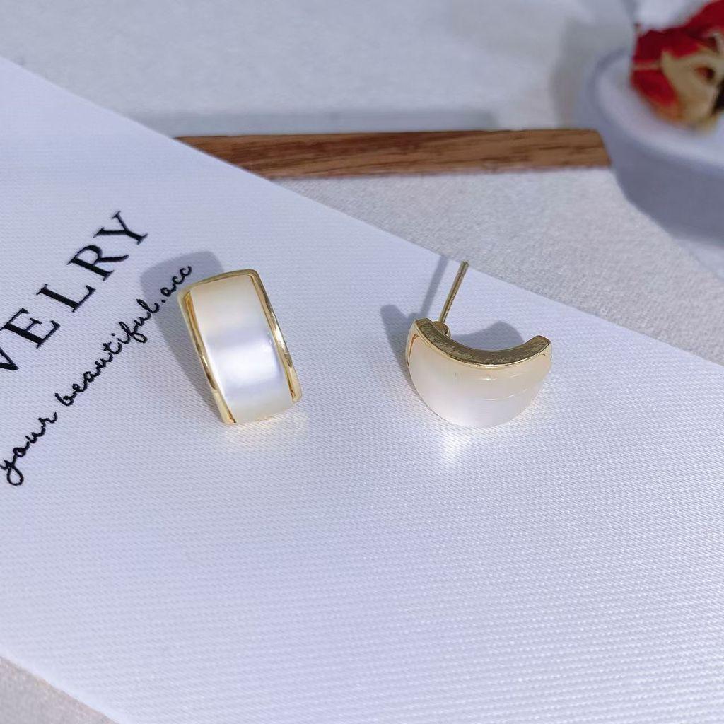 Alloy Feminine Ear Studs For Women With Geometric Circle Design And Fashion