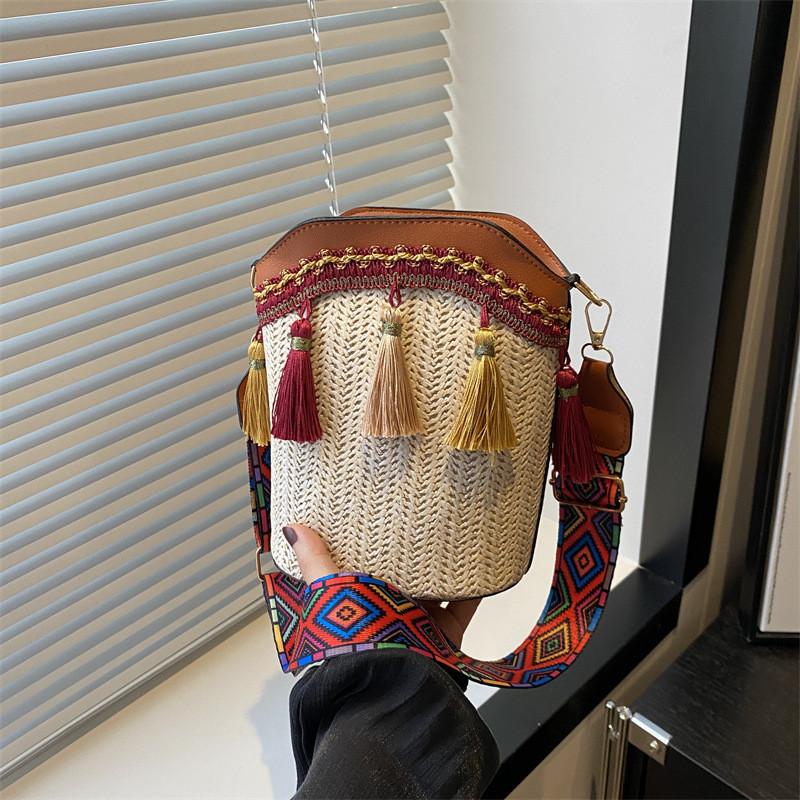 Ethnic Style Woven Bucket Bag With Tassels For Daily Casual Wear
