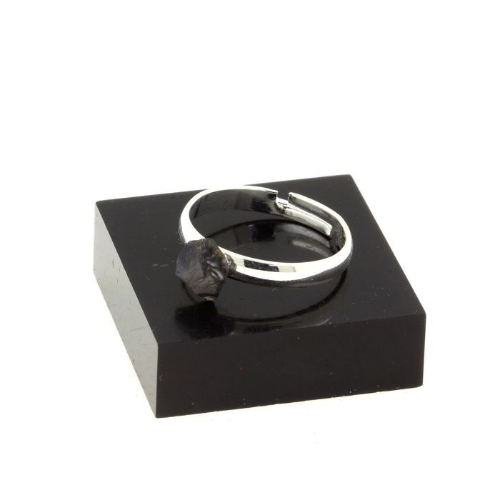 Pierres et Minéraux. Bague Saphir brut plaqué argent. 7.35 ct. Taille réglable.