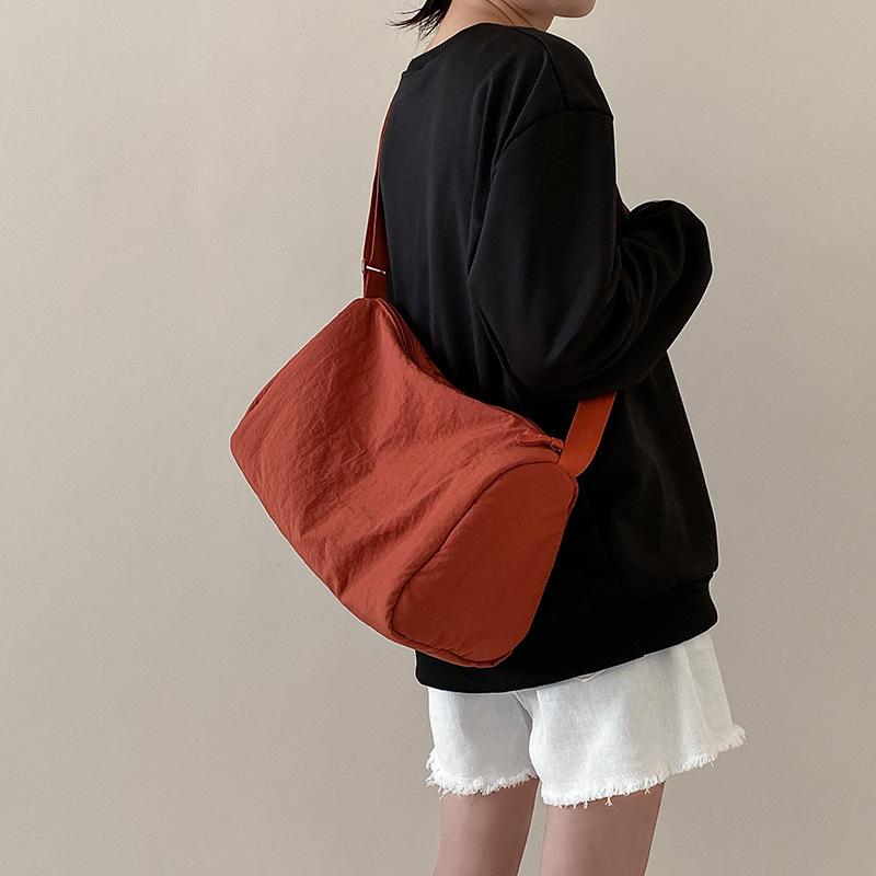 Japanese Nylon Bag Fitness Sports Messenger Bag Women'S Leisure Solid Color Pendant Feeling Student Shoulder Bag Large Capacity Tote Bag