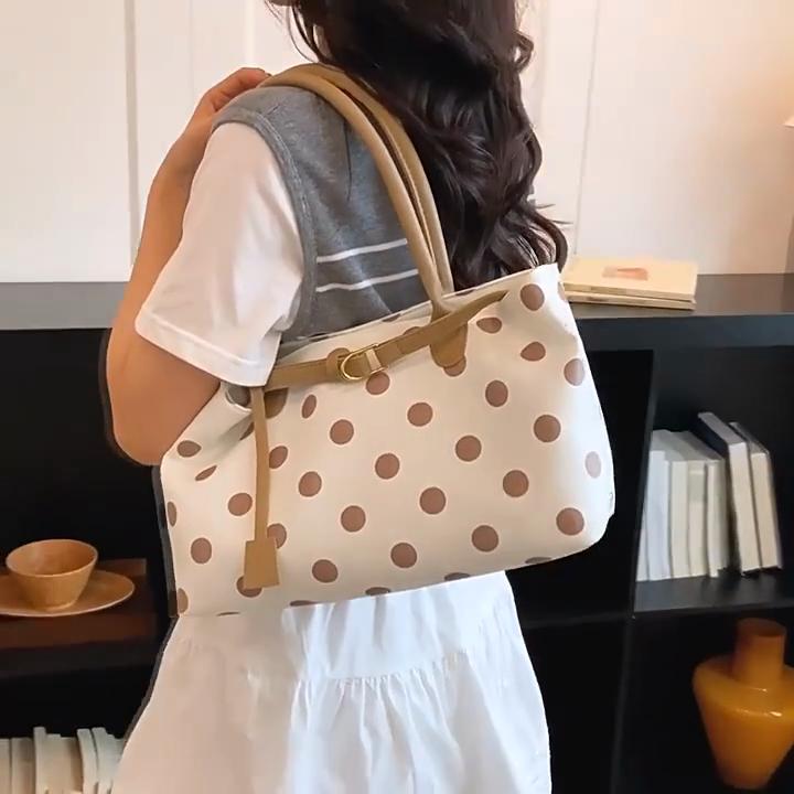 Koreanische Gepunktete Tragetasche mit Gürtelschnallen-Detail Damen Große Kapazität Lässige Umhängetasche Stilvolle Tägliche Pendler Arbeit Handtasche