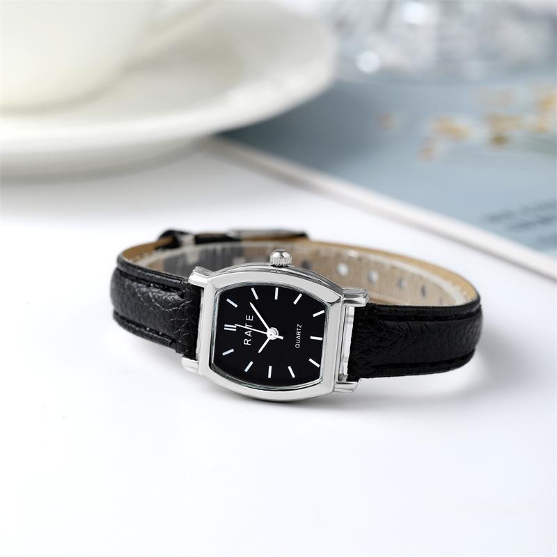 

The new ladies wristwatch features a simple and elegant style with a retro leather strap. It is a light luxury choice for gifts чорний