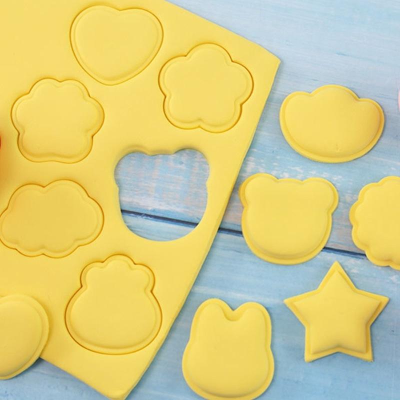 10Pcs Plastic Biscuit Cutter Fondants Molds Press Cookie Stamp Cartoon Pattern Cookie Cutter for Sugar Cake Snacks