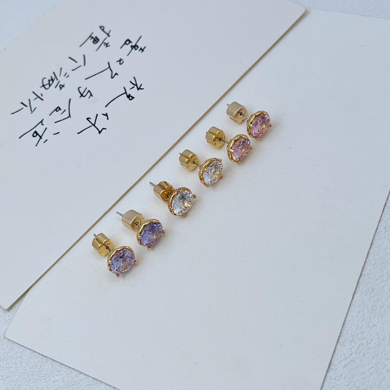 

Chic Minimalist Gold-Plated Round Ring Earrings with Multi-Colored Zircon Studs белый