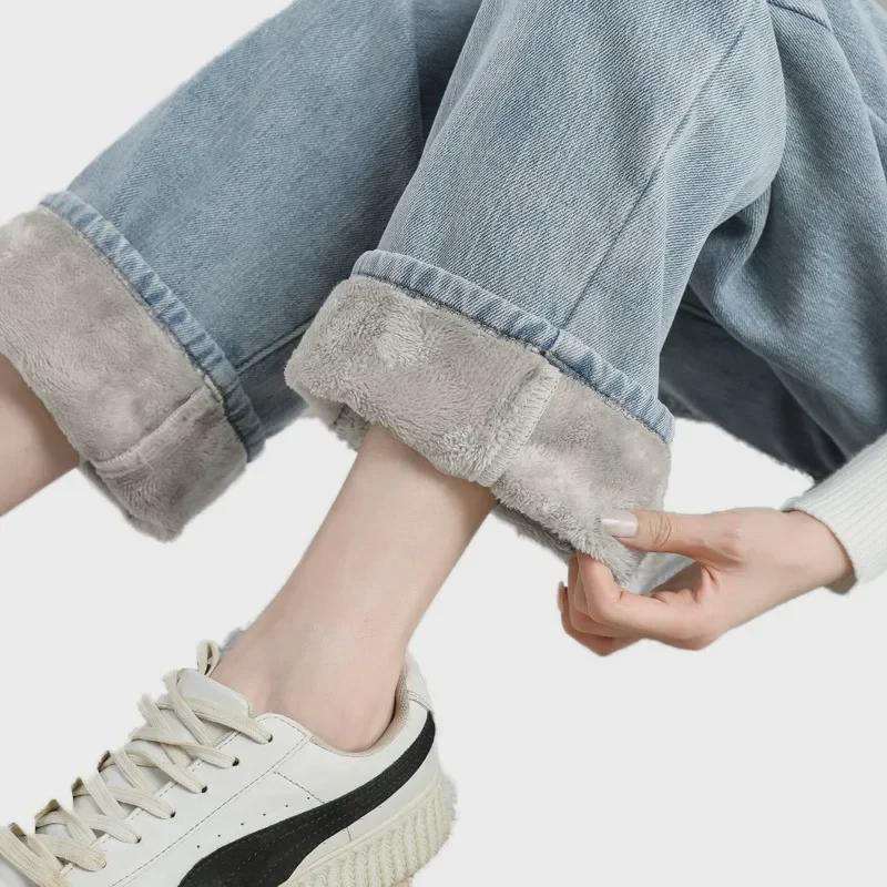 Dámské zimní retro džíny s vysokým pasem a širokými nohavicemi s plyšem: Světlý odstín, Silný, Volný a Zeštíhlující.