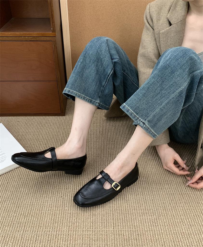 2025 spring new versatile Korean version of small leather shoes versatile single shoes trendy retro flat bottom square head black loafers women