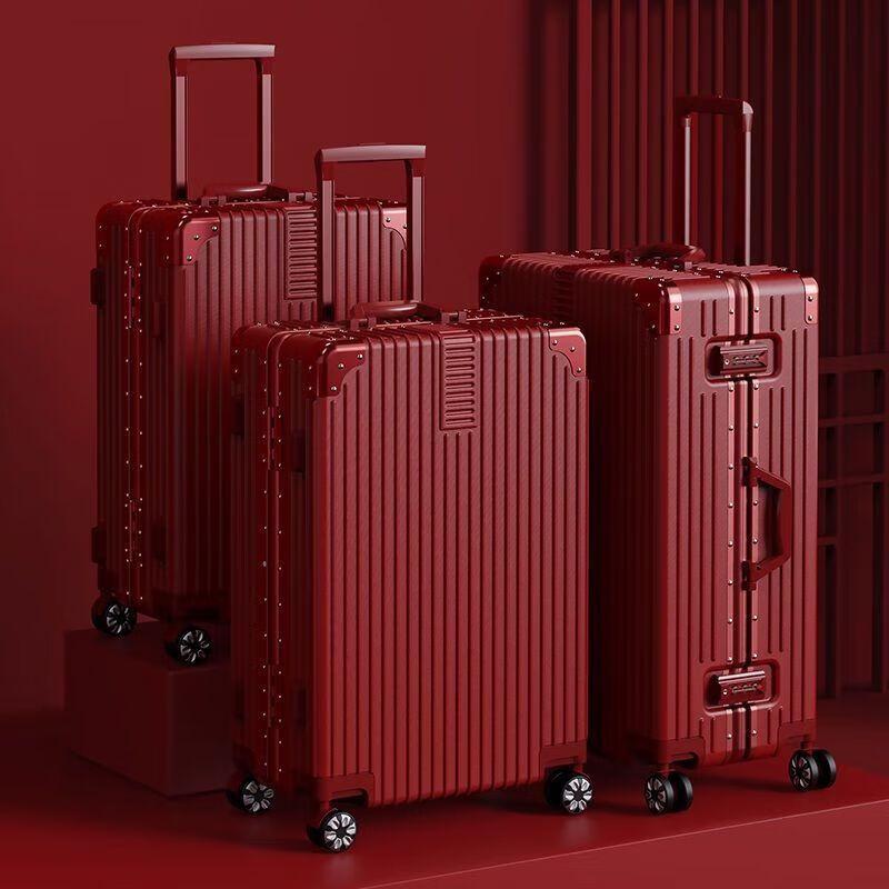 Roter Hochzeitsaussteuer Reisekoffer