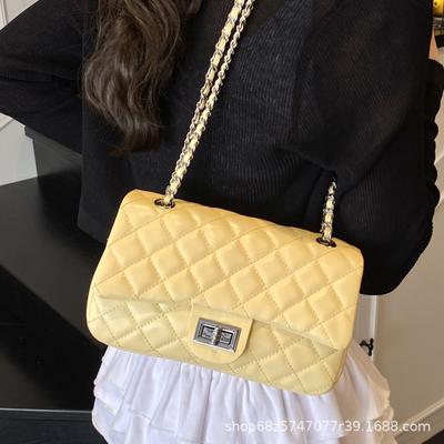Xiaoxiangfeng Rhombus Chain Single Shoulder Messenger Bag Women's 2025 Spring and Summer New Fashion Women's Commuting Small Square Bag Tide