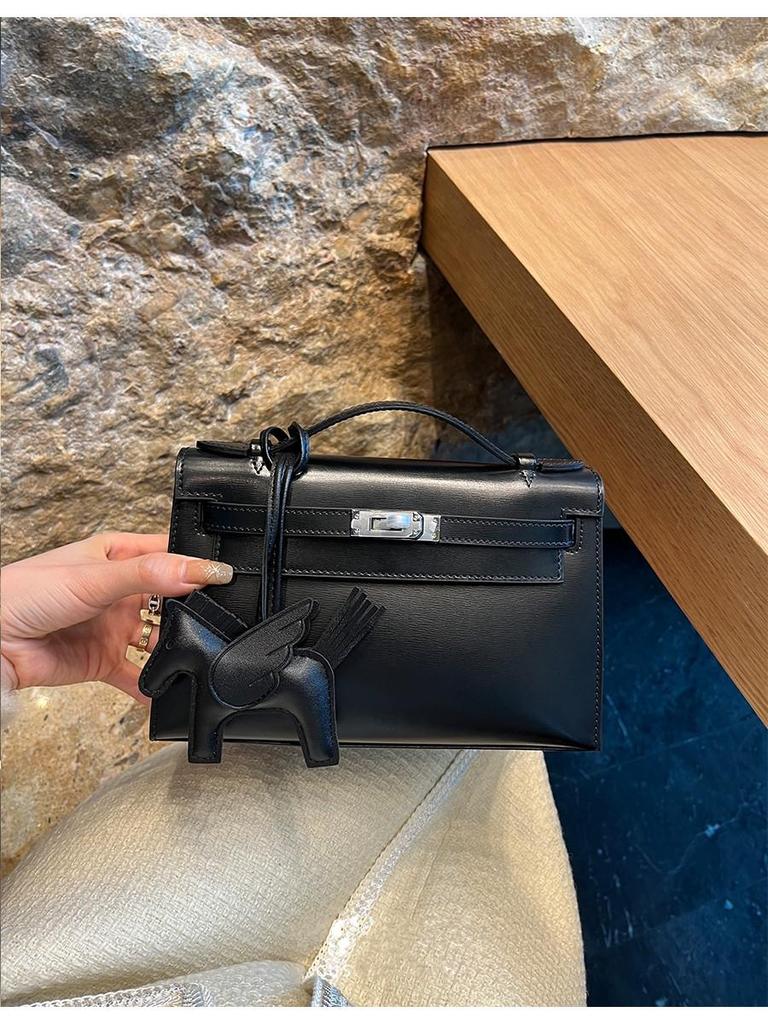 2025 Mini Black Kelly Bag der ersten Generation: Hochwertige vielseitige Lederhandtasche mit silberner Schnalle