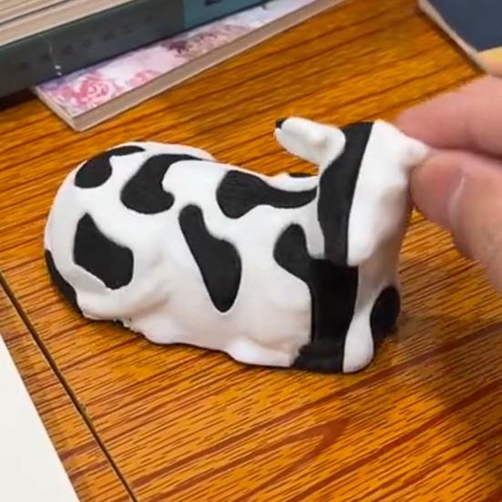 3D Printed Cow Ornament Pass Through Fidget Toy Pass-through Black And White Cow Sculpture for Stress Anxiety Relief