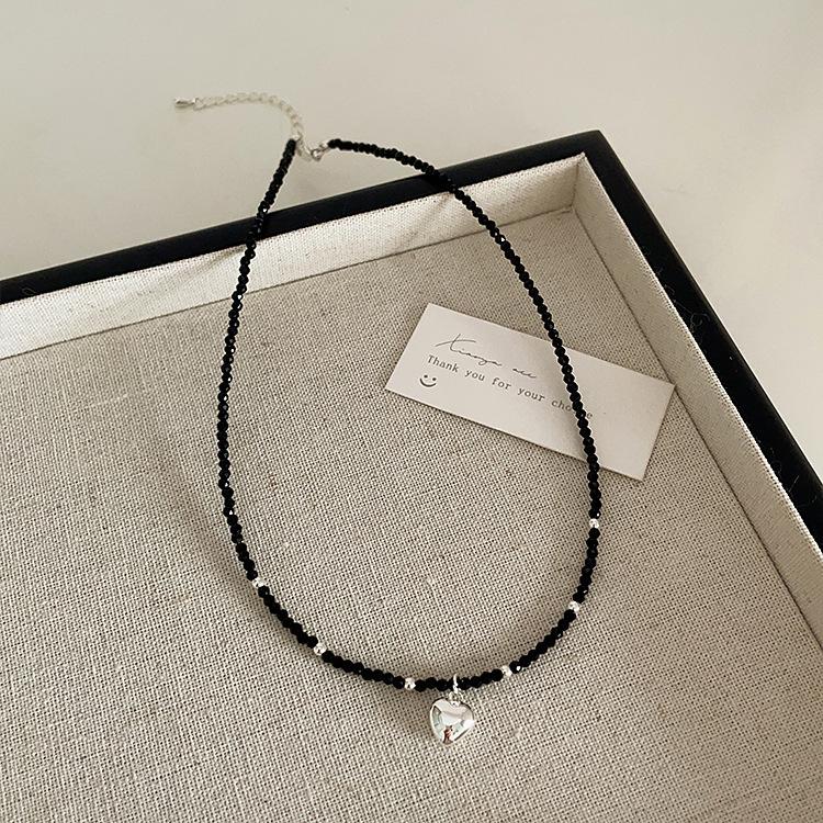 Retro Black Crystal Metal Heart Necklace - Versatile, Simple, and Stylish Design for Women