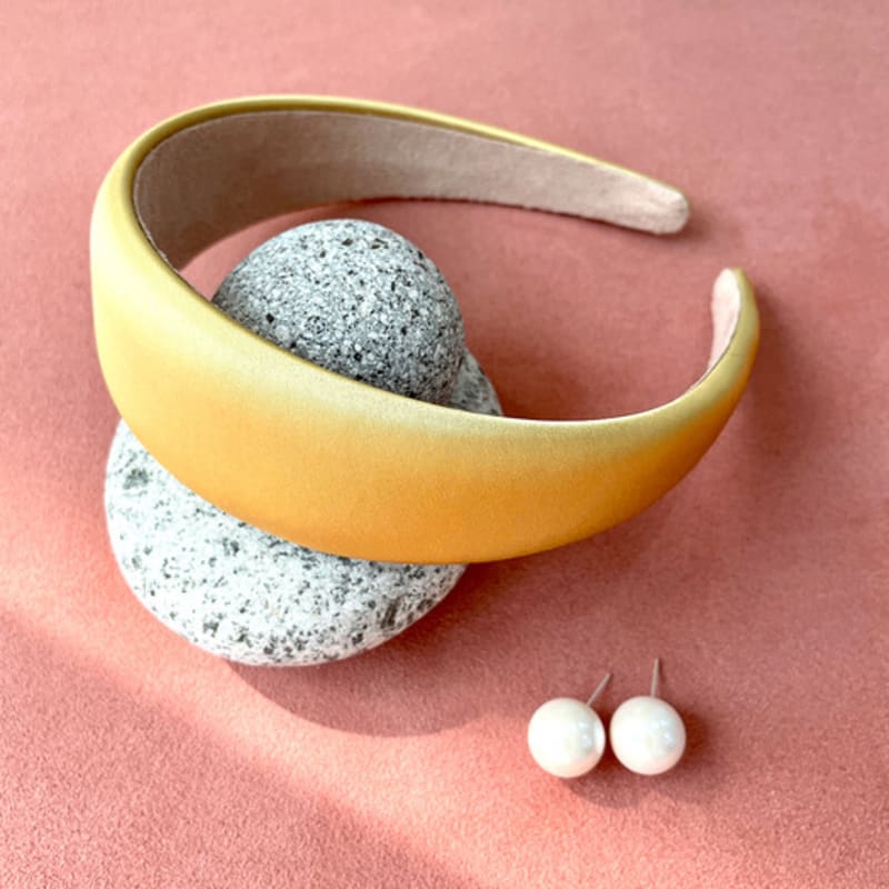 SATTCHI BAROQUE BOLD HEADBAND MUSTARD