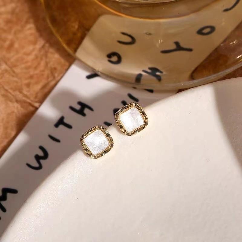 Light Luxury Black Square Mini Stud Earrings Women'S Simple Fashion Exquisite Earrings Small Temperament High Sense Earrings