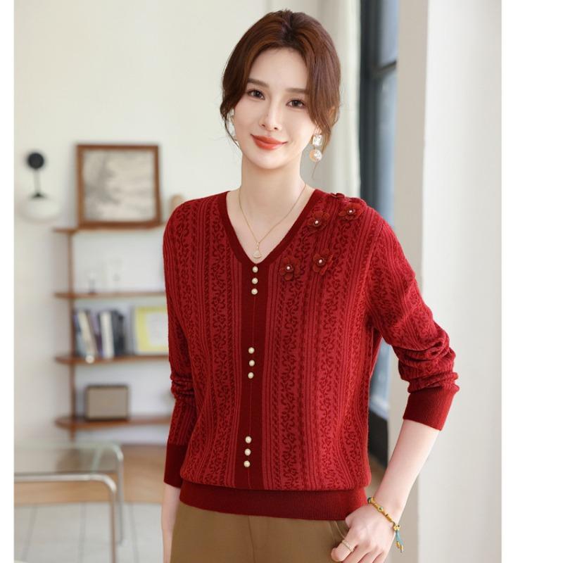

Autumn and winter middle-aged and old women s wedding banquet tops are dignified and atmospheric mother s autumn fashion v-neck knitted sweater XL красный