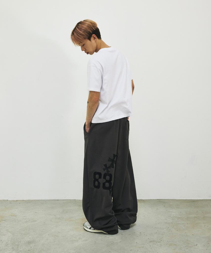 SCALLYWAG Summer 88 Crossbody Patch Sweatpants [Charcoal]