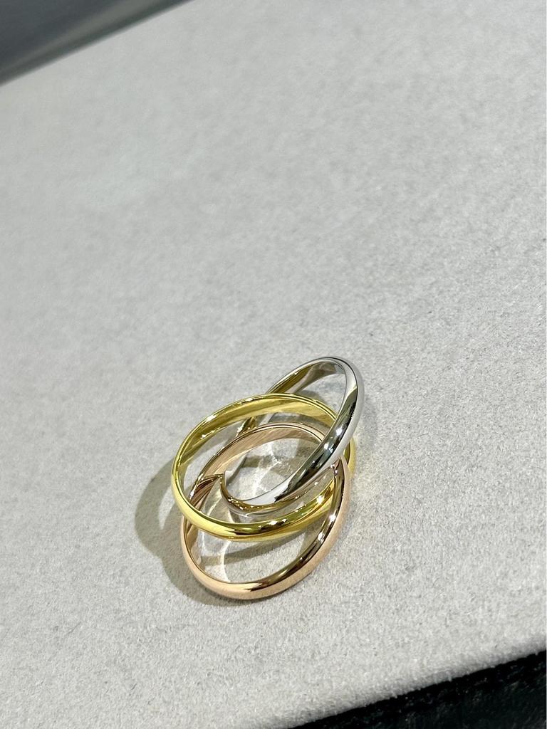 Kajia Tricolor Smooth Index Finger Ring - Classic, Non-Fading, Elegant Women's Hand Jewelry.