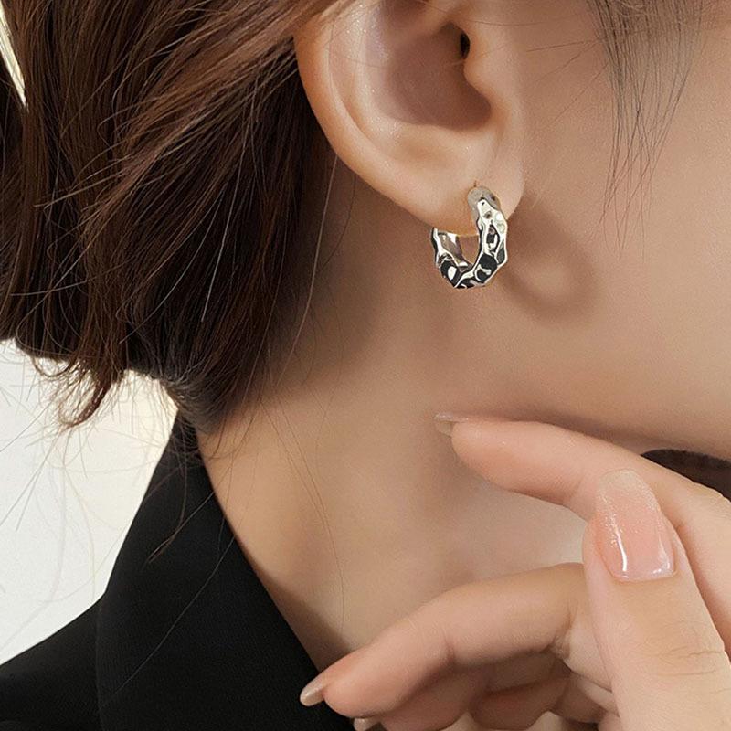 Elegant Gold Metal Hoop Ear Cuffs - High-End Niche Design