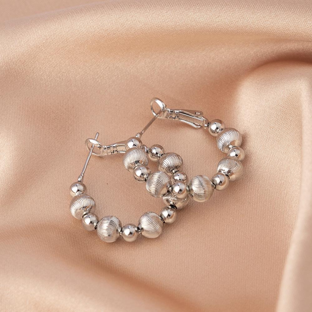 

Women s 925 Silver Needle Earrings: Luxurious Large Ear Cuffs, Exaggerated Square Design, Perfect for Round Faces, Elegant Plain Hoops.