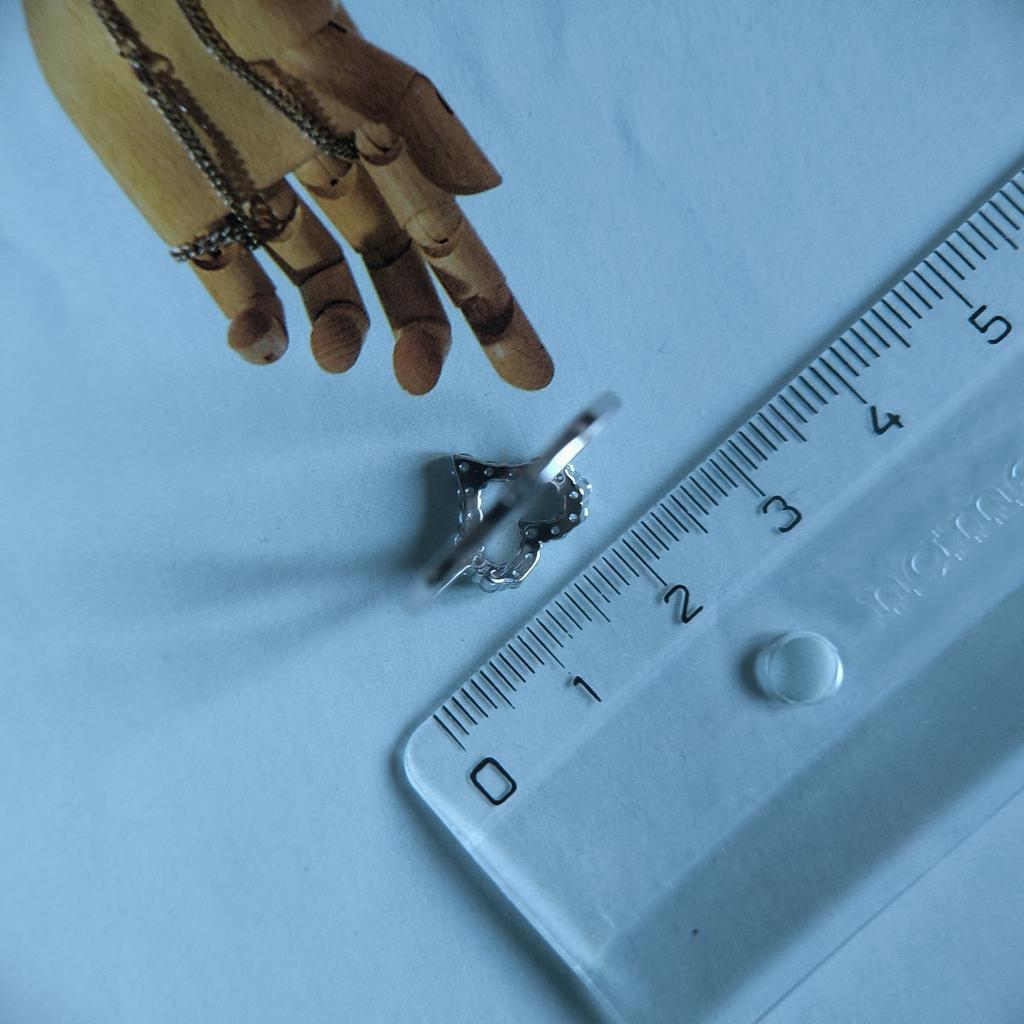 Серебряное кольцо с фианитами, вес изделия 2,07 гр (2207894)