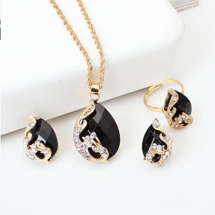 European & American Creative Peacock Crystal Jewelry Set: Earrings and Necklace