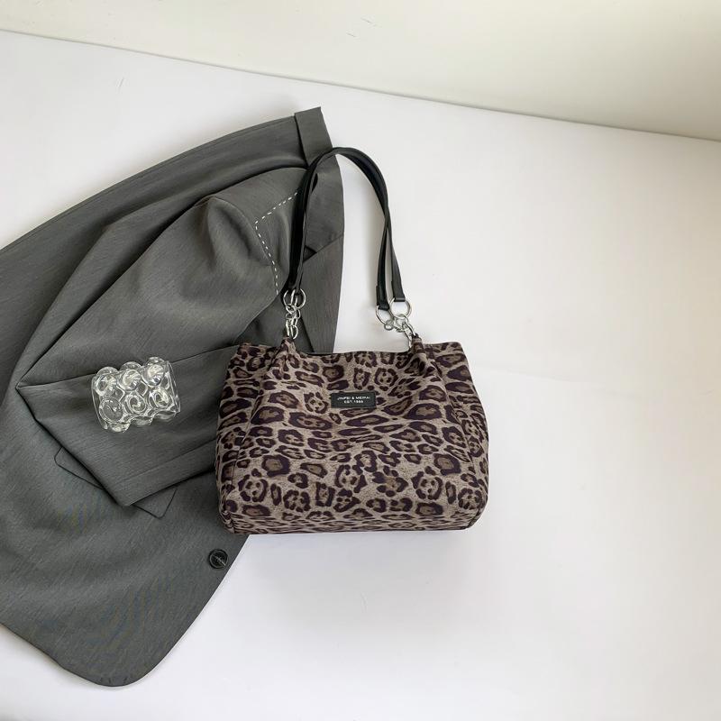 

Casual commuting large-capacity bag women s autumn new suede suede leopard print shoulder bag portable tote bag