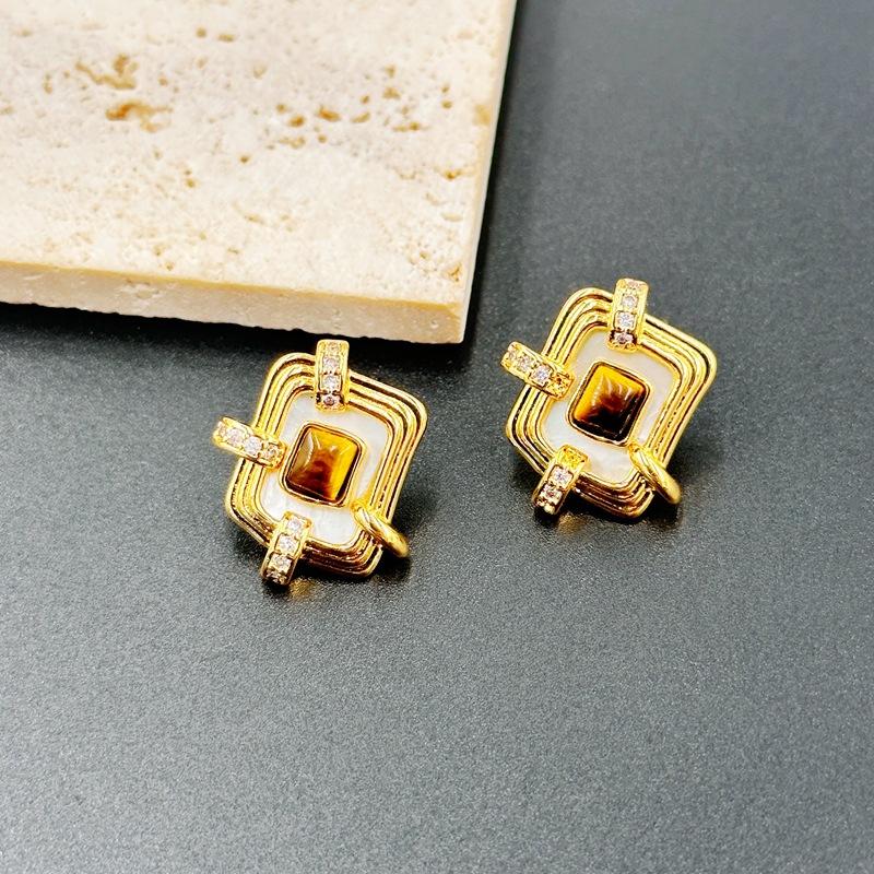 French Retro Tiger S Eye Earrings, High-End Geometric Square Mother Shell Stud Earrings. золотой