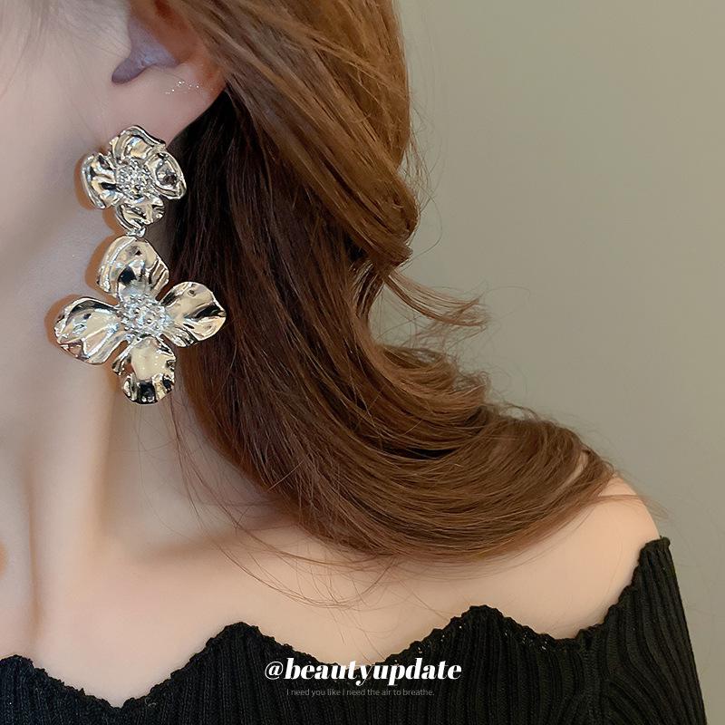 Silver Needle Cold Style Floral Anhänger Ohrringe – Elegant, Modisch, High-End Leichter Luxus Design