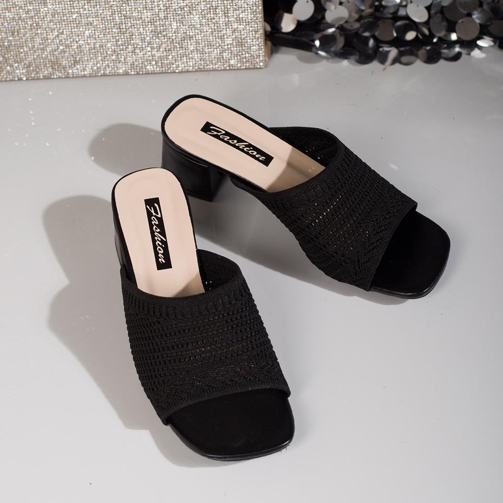 Women Slippers 2025 Summer Closed Toe Comfort Slippers Women Outdoor Fashion Fly Weave Sandals Women Medium Heel Slippers