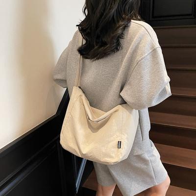 Japanisches lässiges Nylon-Schultertaschen-Design-Sinn Nische Pendlertasche Damen Große Kapazität Einfarbig Retro Tragetasche