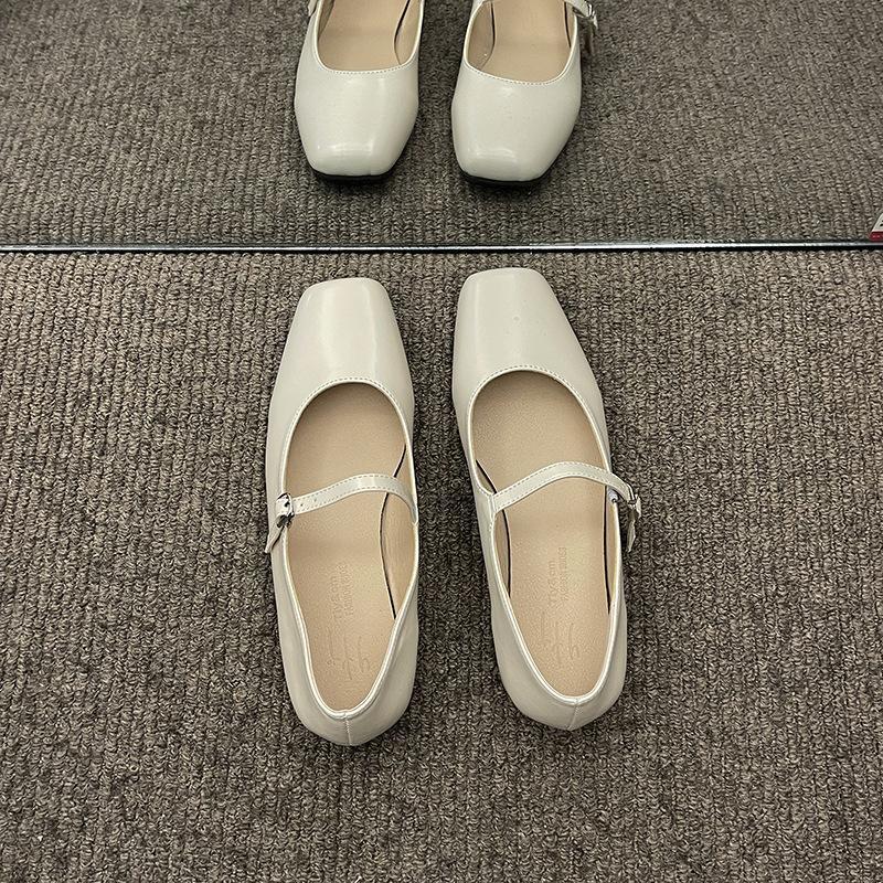 

Женские туфли-лодочки с квадратным носком, весна 2025, новая модная универсальная серебристая ретро-модель, популярная в интернете, с неглубоким вырезом, на плоской подошве, Мэри Джейн 39