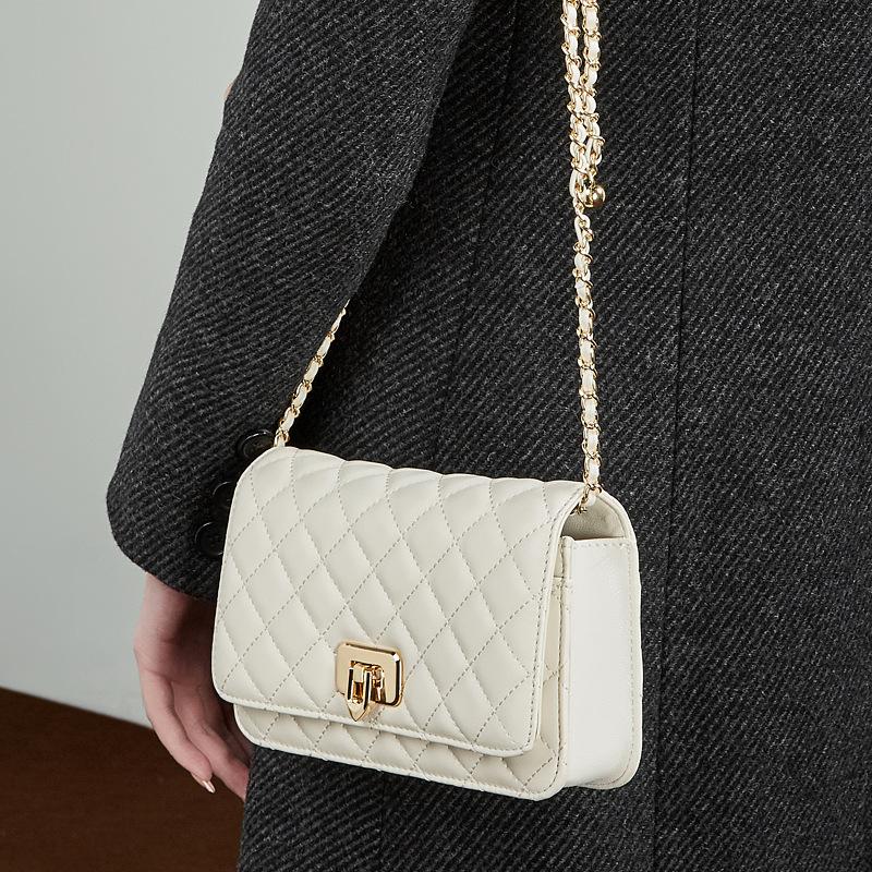 Diamond-shaped Single-shoulder Crossbody Bag, Fashionable Small Square Bag, Stylish and Versatile Chain Bag for Women
