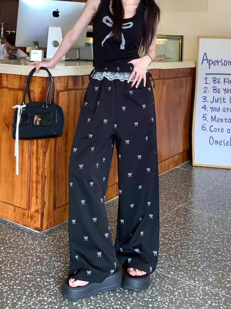 Damen Süß & Würzig Spitze Patchwork Lässige Hose mit Schleife, Elastischer Bund, Weiter Beinschnitt, Gerades Bein Design für den Sommer.