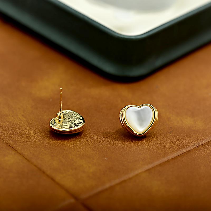Elegant French Shell Heart Earrings - Lightweight, Stylish, Versatile Daily Wear for Women