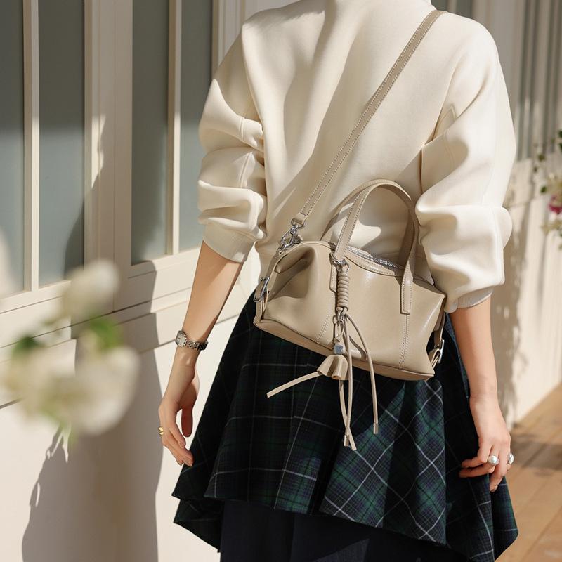 2026 New Cowhide Boston Pillow Bag Large Capacity Commuter Foreign Trade Leather Small Bag Casual Shoulder Crossbody Bag