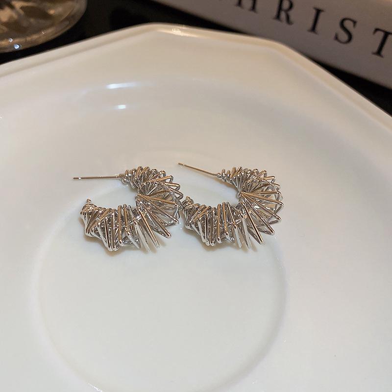 Trend Irregular C-Shaped Stud Earrings for Women Unique Metal Line Twisted Drop Earrings Simple Vintage Jewelry Accessories Gift