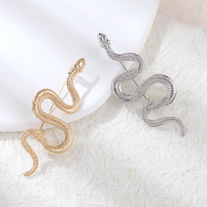 New Fashion Trend Animal Vintage Metal Snake Brooch Unique Design Temperament Gold Color Snake Brooch Pins Gifts Collar Accessories Badge