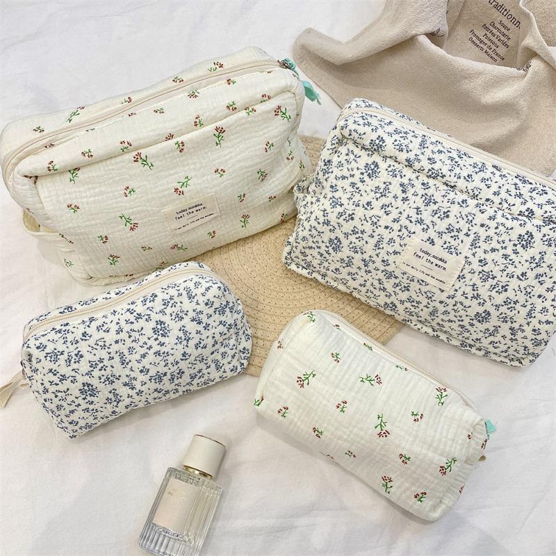 Large Capacity Blue Begonia Cosmetic Bag Travel Toiletry Organizer Makeup Pouch for Women Travel Essentials Storage Bags