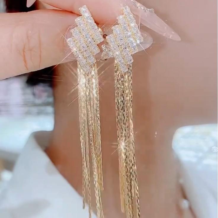 Light Luxury Long Tassel Earrings for Women with A Niche Design, Earrings with Versatile Temperament, and Trendy New Earrings