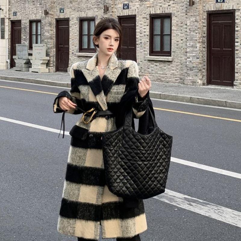 Korean Retro Plaid Woolen Coat for Women - High-End, Thickened, Medium-Length, Autumn/Winter Collection
