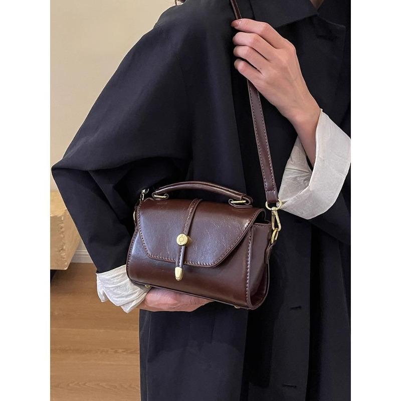 Autumn and Winter High-end Sense Exquisite Niche Design Handbag Women's New Korean Version Fashion Messenger Small Square Bag